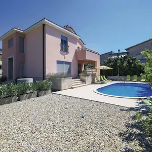 Villa Giulietta, Kastela